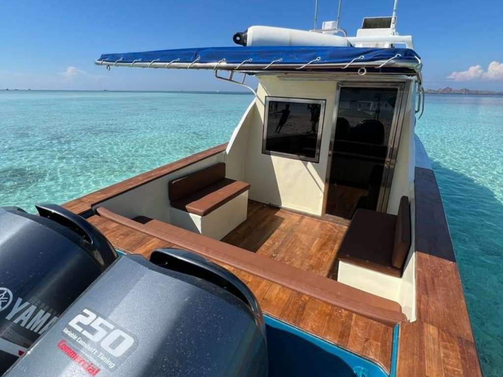 Walet 01: Sewa Speedboat Eksklusif untuk Private Day Trip Pink Beach Labuan Bajo