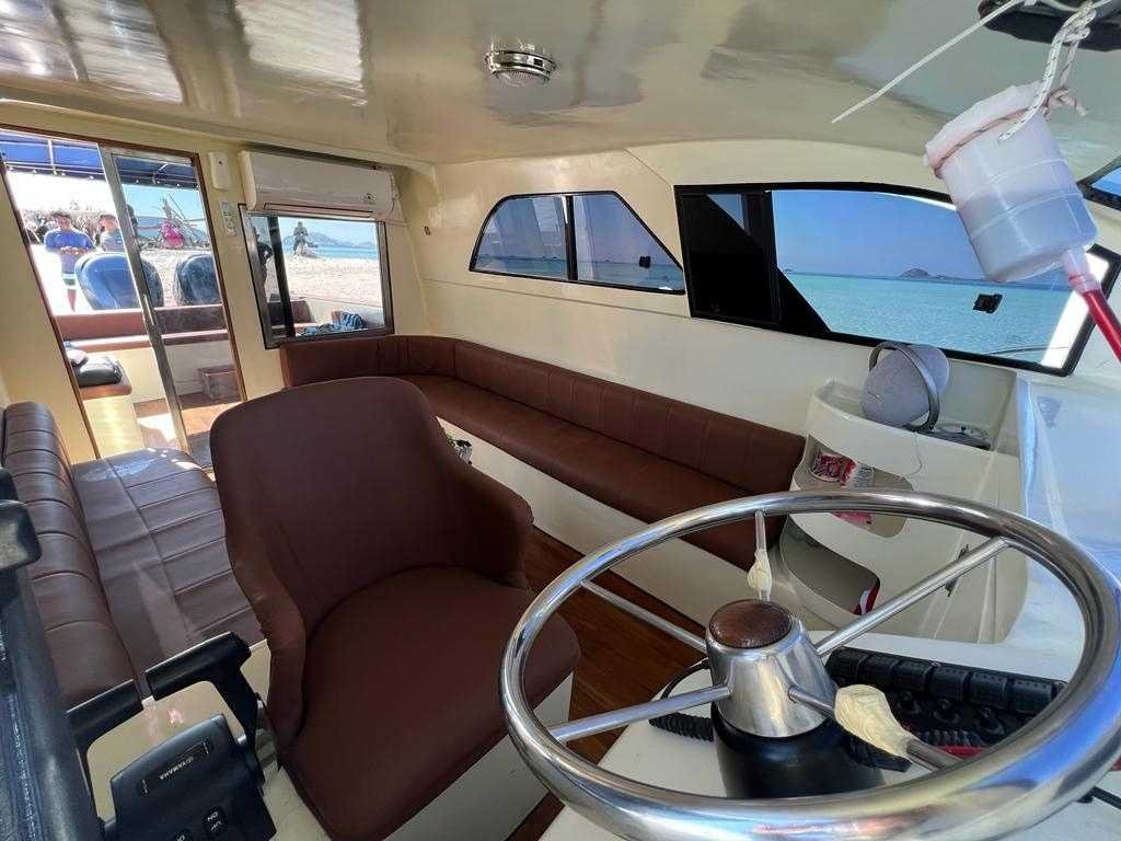 Interior Kabin Mewah dan Toilet Bersih Speedboat Walet 01 Labuan Bajo