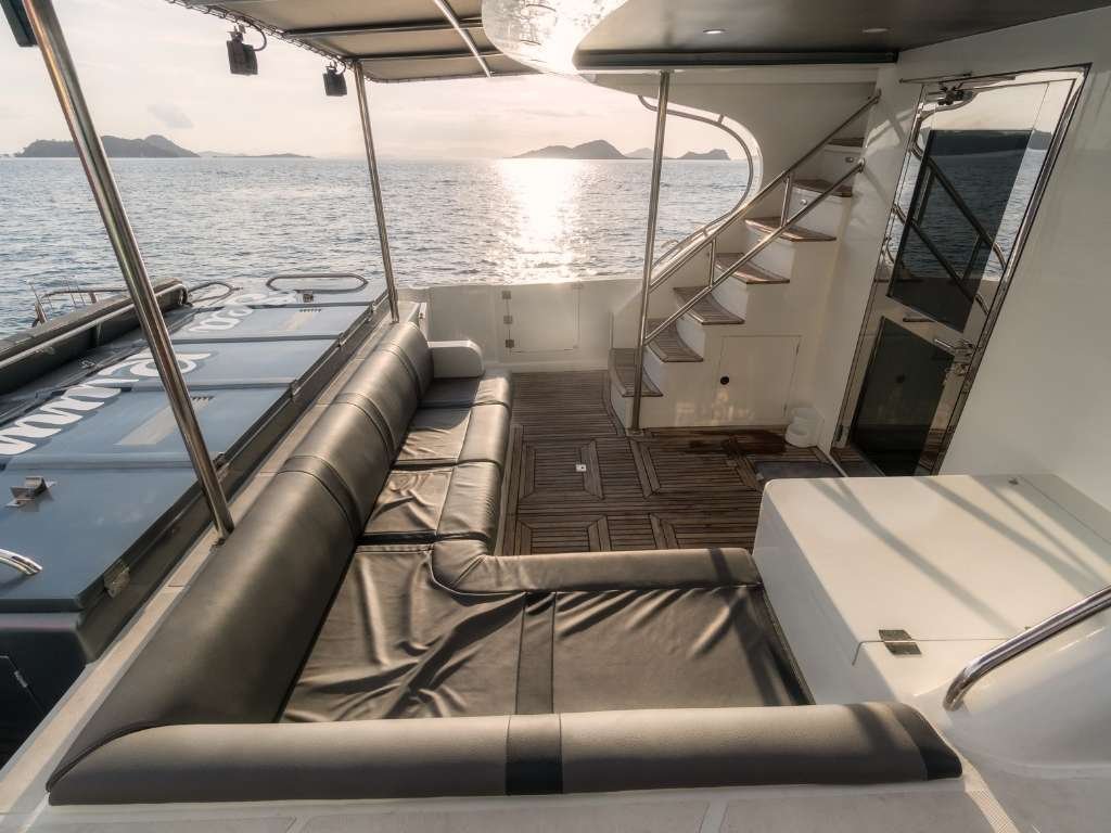 Fasilitas Interior Mewah Sea Runner: Kabin Ber-AC, Lounge, dan Dek Atas